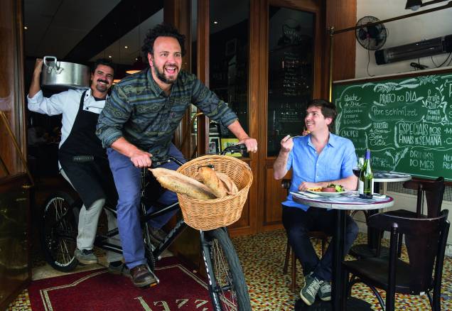 Chico Ferreira, Gil Carvalhosa Leite e Paulo Bitelman foram os vencedores na categoria "restaurateur" na edição 2017/2018 de VEJA COMER & BEBER Chico Ferreira, Gil Carvalhosa Leite e Paulo Bitelman foram os vencedores na categoria "restaurateur" na edição 2017/2018 de VEJA COMER & BEBER