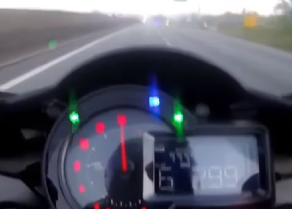 Polícia identifica motociclista que aparece em vídeo a 400 km/h