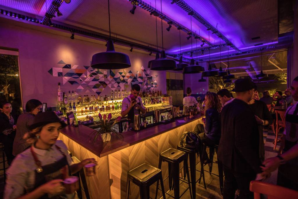 Participantes do World Class Drink Festival na Zona Oeste do Rio