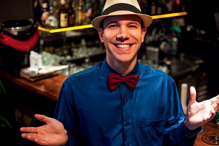 Cantor paulista resgata canções esquecidas pelo grande público