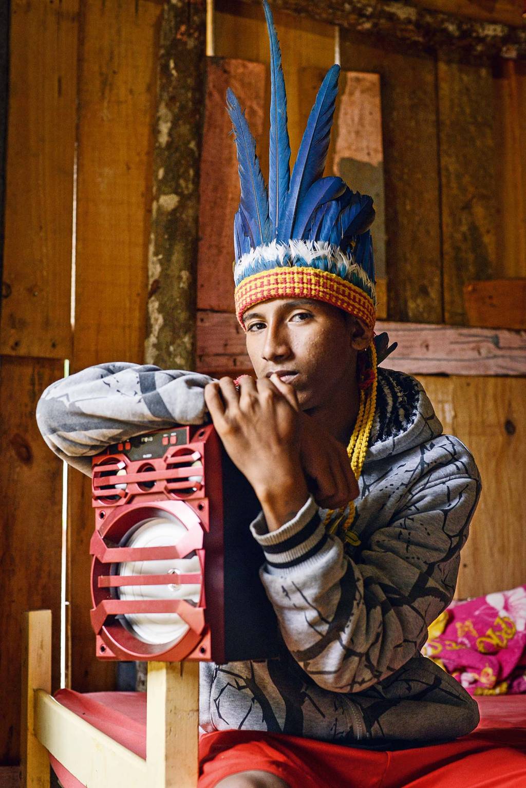 Aos 17 anos, rapper indígena lança álbum próprio