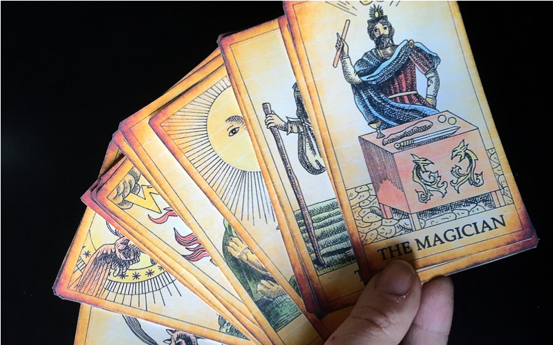 Confira o que as cartas do Tarô reservam para o seu signo em 2018