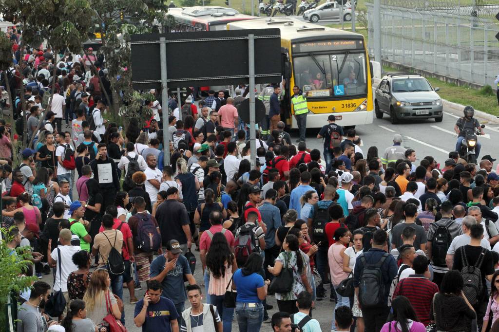 Greve dos metroviários: prefeitura suspende rodízio de veículos