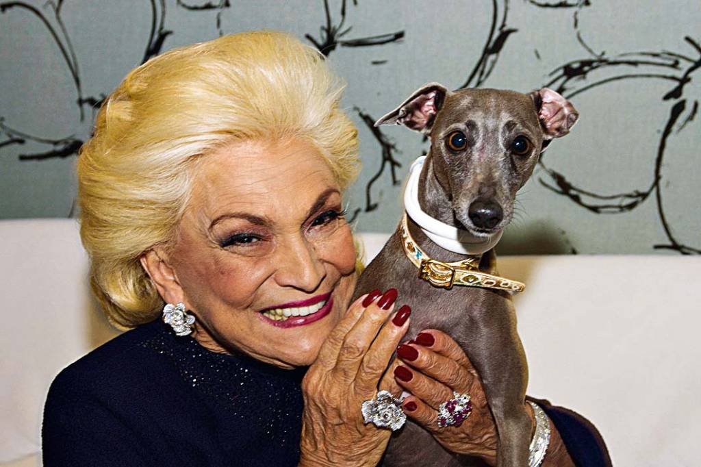 Brechó Peça Rara vende 500 peças de Hebe Camargo