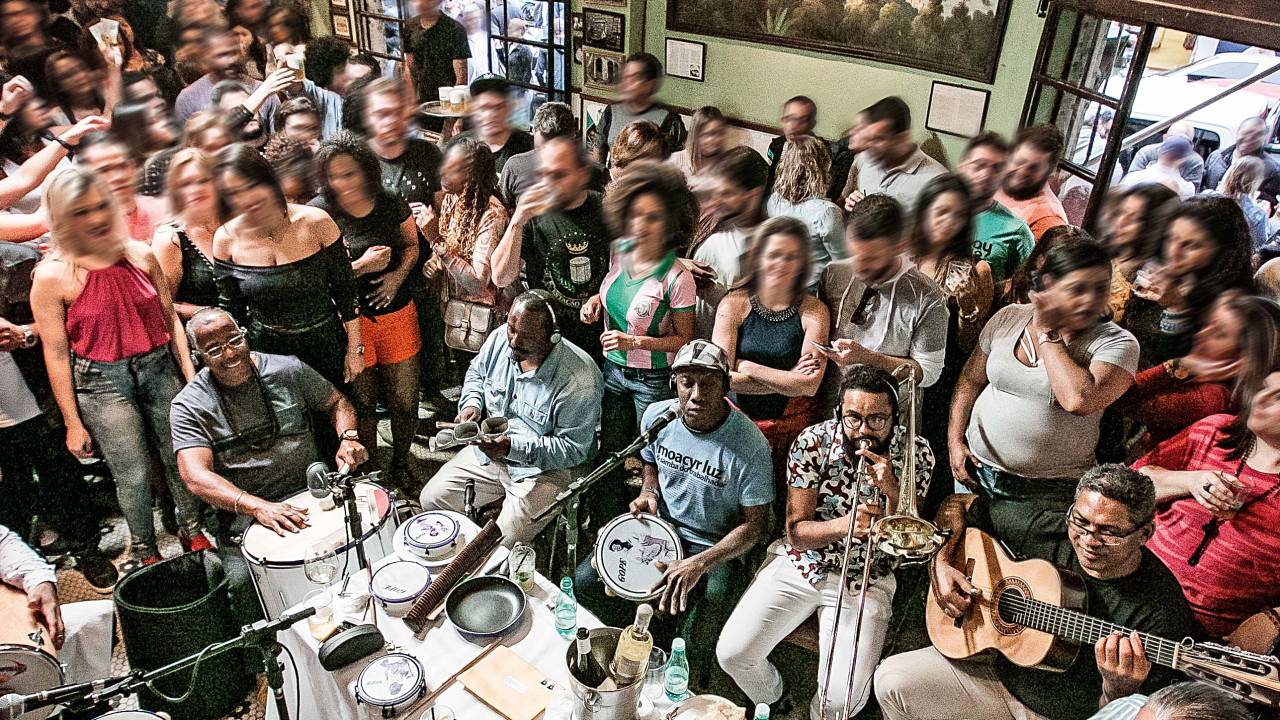 Roda de Samba em ambiente do pirajá