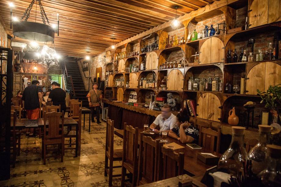 Espaço do restaurante: inspiração medieval Espaço do restaurante: inspiração medieval