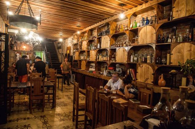 Espaço do restaurante: inspiração medieval Espaço do restaurante: inspiração medieval