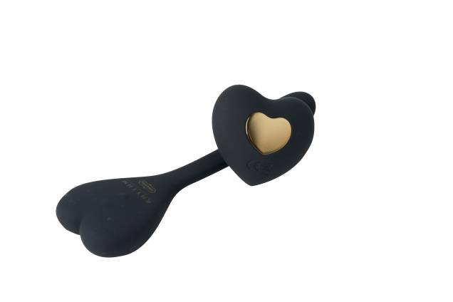 Para o casal: a peça dourada é um controle remoto.O artigo maior funciona como um “vibrador a dois”. Custa 1 478,75 reais. Para o casal: a peça dourada é um controle remoto.O artigo maior funciona como um “vibrador a dois”. Custa 1 478,75 reais.