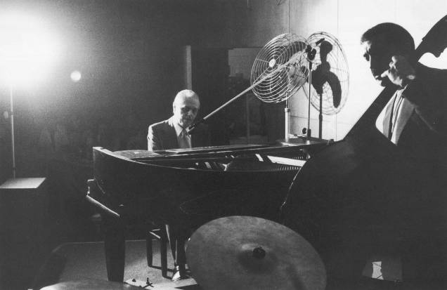 Dick Farney, músico e compositor. Dick Farney, músico e compositor.