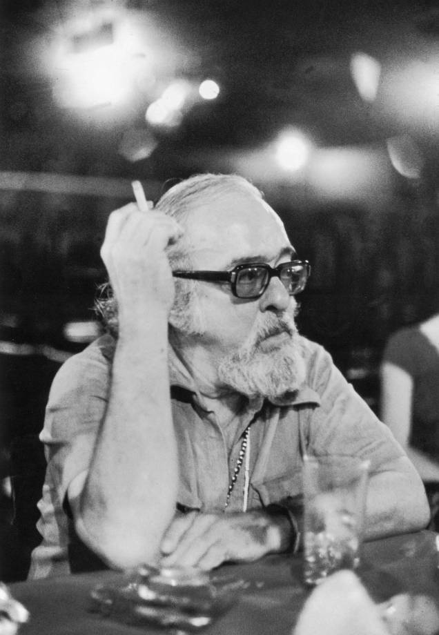Vinícius de Moraes, poeta e compositor. Vinícius de Moraes, poeta e compositor.