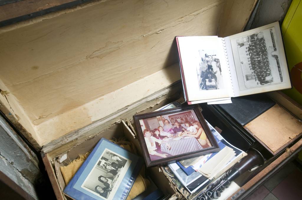 Baú com fotos e documentos de Ângelo Luisi, proprietário do restaurante Capuano. Baú com fotos e documentos de Ângelo Luisi, proprietário do restaurante Capuano.