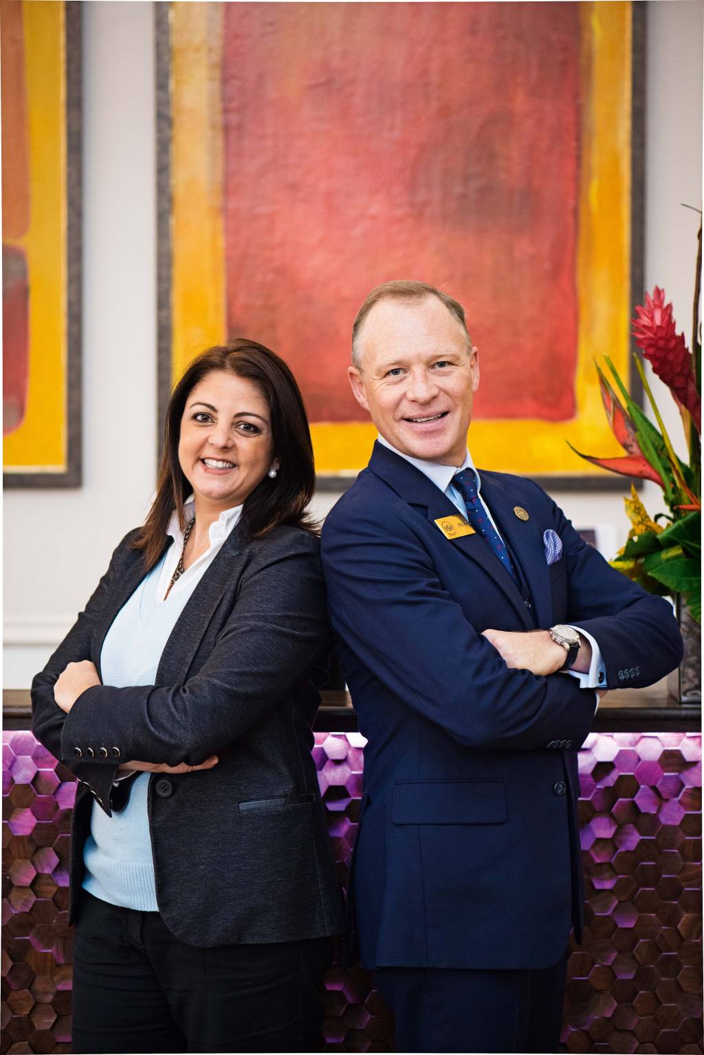 Consultor de etiqueta da família real britânica dá curso na capital