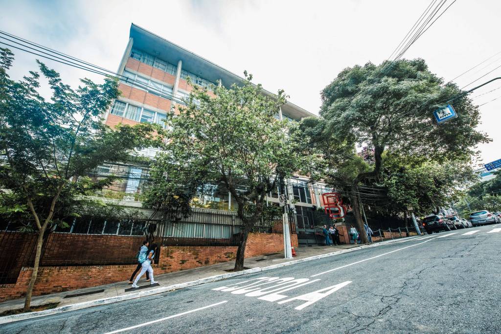 Suicídios de adolescentes assustam pais e alunos de escolas tradicionais