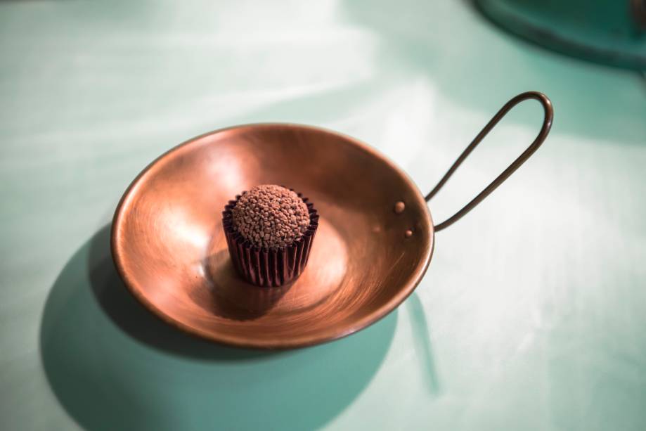 Brigadeiro enrolado na hora também no Shopping Iguatemi