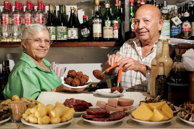 O casal Idalina e Luiz, do Bar do Luiz Fernandes O casal Idalina e Luiz, do Bar do Luiz Fernandes