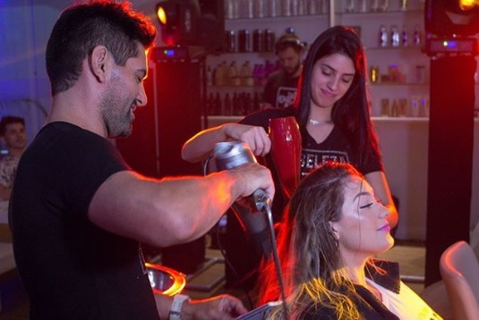 Salão de beleza na Vila Olímpia oferece serviço pré-balada