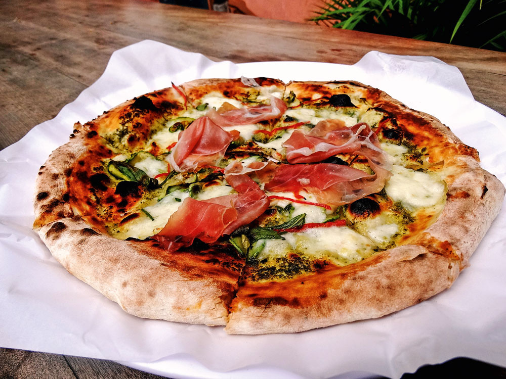 Três bares bacanas que servem pizzas