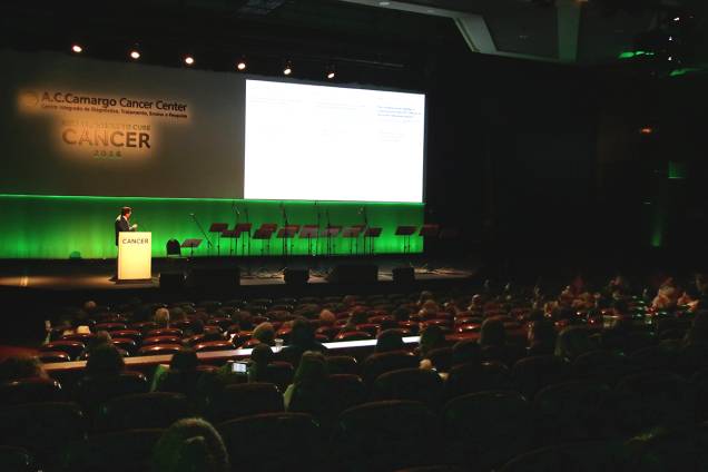 Giorgio Trinchieri, do do National Cancer Institute, foi um dos destaques da Conferência Magna Giorgio Trinchieri, do do National Cancer Institute, foi um dos destaques da Conferência Magna