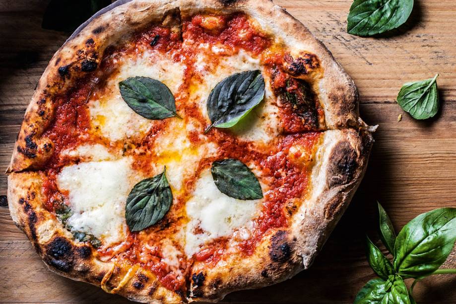 Pizza margherita da Divina Increnca agora em Perdizes