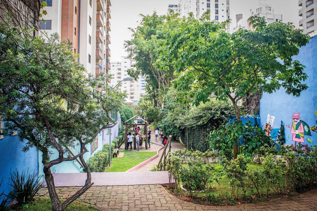 Praça em Pinheiros traz parceria pioneira da prefeitura com a população