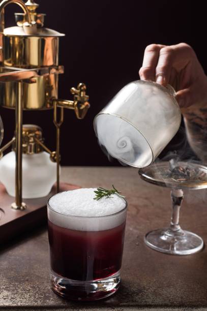 My garden 23: drinque de rum, xarope de açaí, bitter de baunilha, coco e alecrim faz parte da degustação do Benzina My garden 23: drinque de rum, xarope de açaí, bitter de baunilha, coco e alecrim faz parte da degustação do Benzina