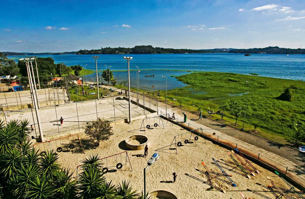 Com vocação turística, Avenida Atlântica, na Zona Sul, sofre com abandono