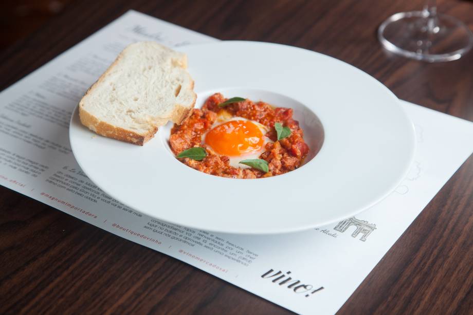 Ragu de linguiça com ovo mole do Vino! Ragu de linguiça com ovo mole do Vino!