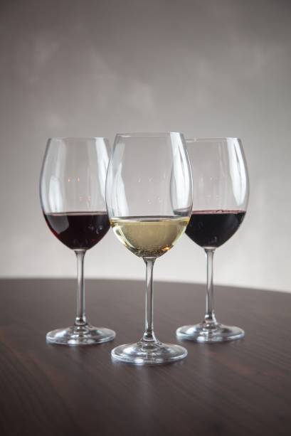 Vino! com boas taças Vino! com boas taças