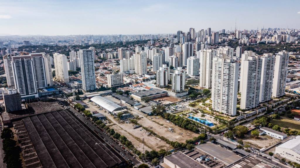 Na Zona Oeste, moradores de condomínios se unem contra habitação popular