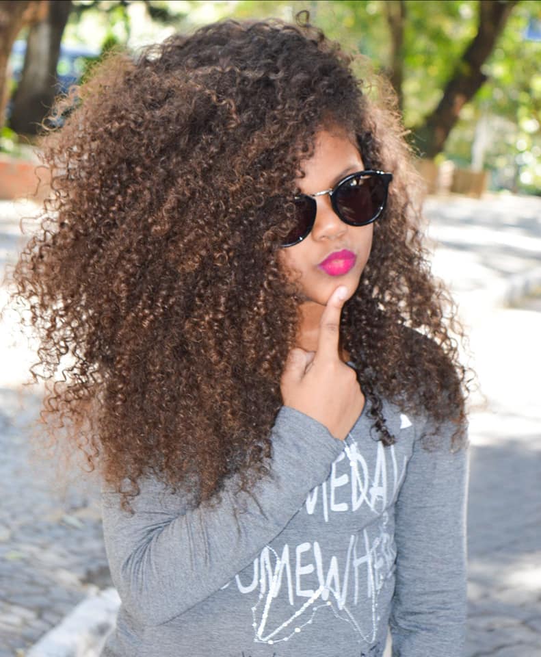 Mãe faz desabafo por filha ter cabelos cortados e alisados sem autorização