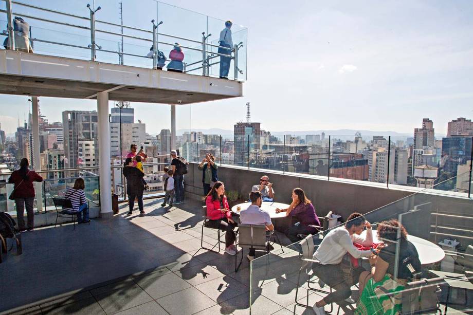 Terraço, no 17º andar: vista privilegiada da Avenida Paulista