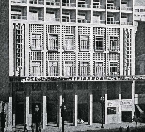 Cine Ipiranga, com letreiro do filme “Seis Destinos”, no centro da cidade. Cine Ipiranga, com letreiro do filme “Seis Destinos”, no centro da cidade.