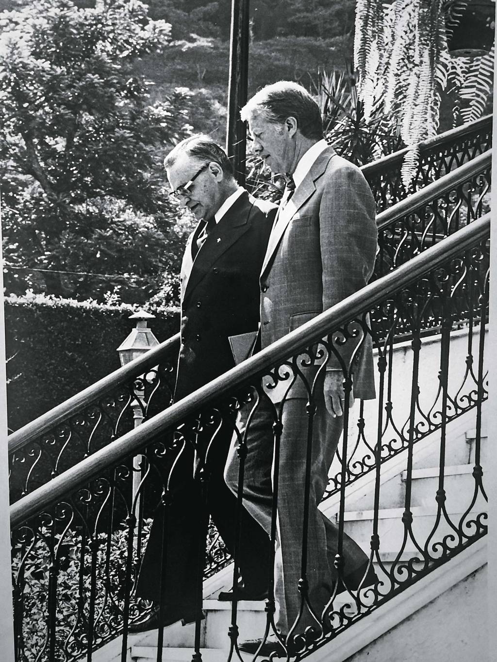 Dom Paulo com Jimmy Carter em 1978 – Fonte – Jornal O São Paulo.JPG Dom Paulo com Jimmy Carter em 1978 – Fonte – Jornal O São Paulo.JPG