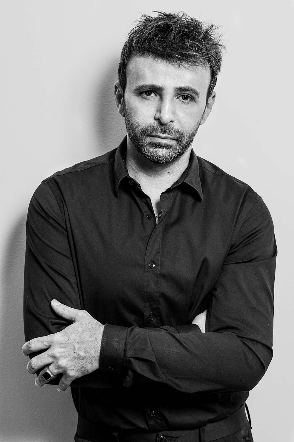 Cabeleireiro Eron Araujo anuncia saída de salão que leva seu nome