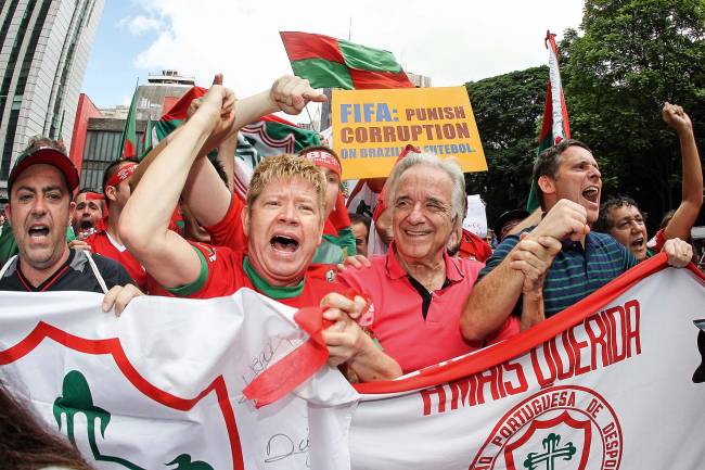 TORCIDA DA PORTUGUESA PROTESTA NA AVENIDA PAULISTA