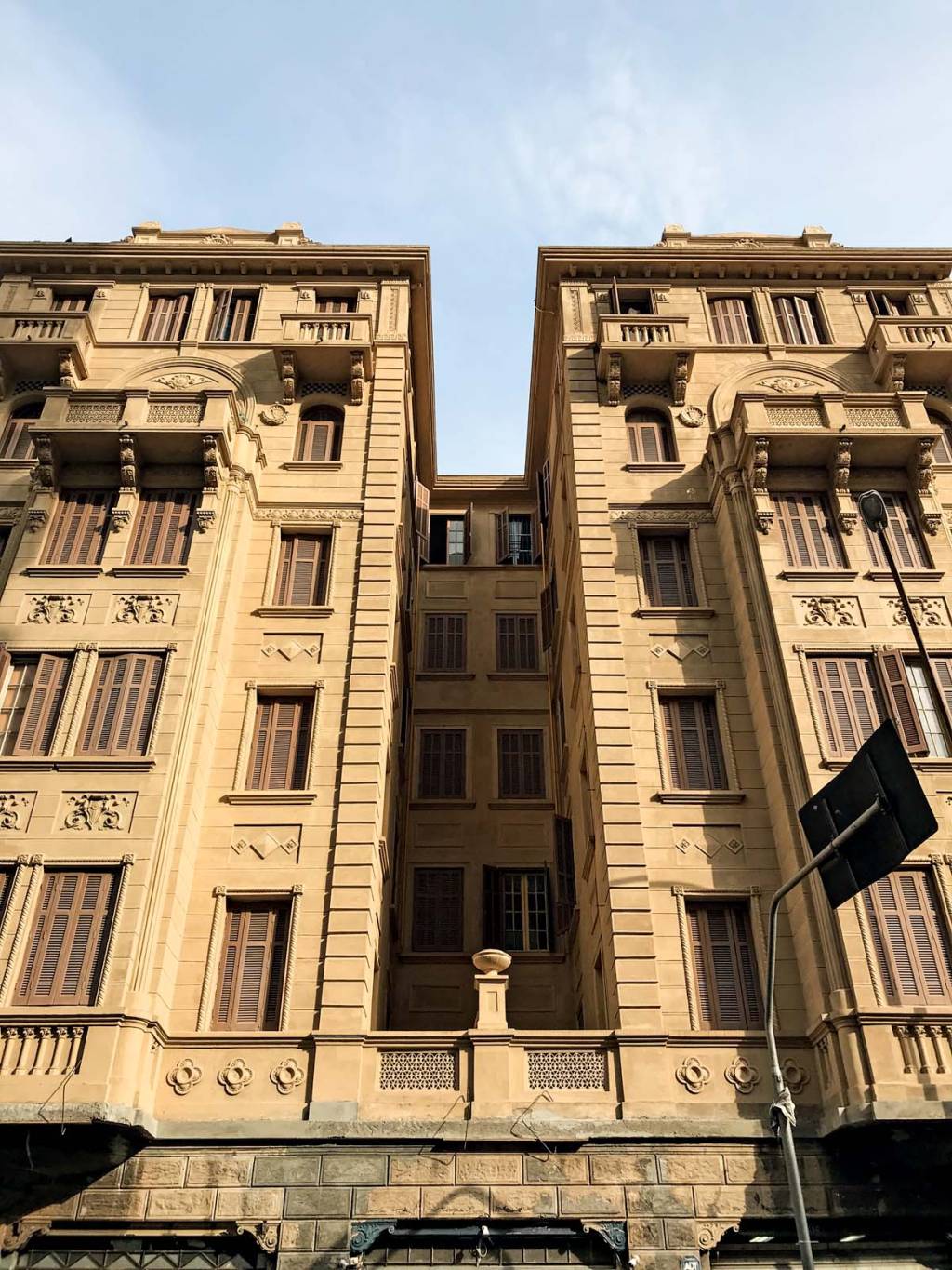 Bem preservados, palacetes resistem ao caos da 25 de Março