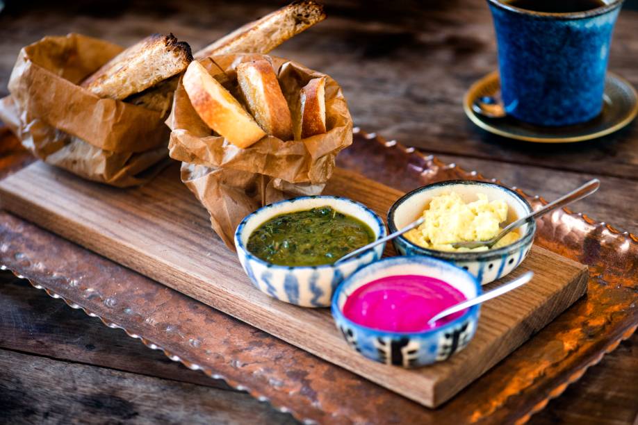 Pães com trio de pastas