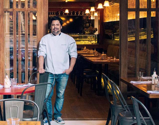 Chef Rodrigo Queiroz: responsável pelas receitas da melhor trattoria pelo guia COMER & BEBER 2018 Chef Rodrigo Queiroz: responsável pelas receitas da melhor trattoria pelo guia COMER & BEBER 2018