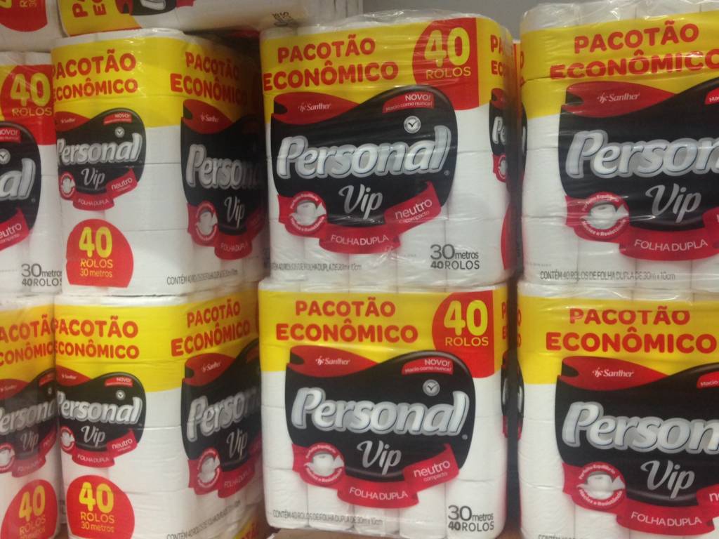 Falta de produtos em supermercados atinge papel higiênico