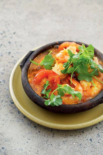 Pegada brasileira: a estreia do ano pelo guia COMER & BEBER 2018 expede pratos clássicos revisitados, como a moqueca capixaba Pegada brasileira: a estreia do ano pelo guia COMER & BEBER 2018 expede pratos clássicos revisitados, como a moqueca capixaba