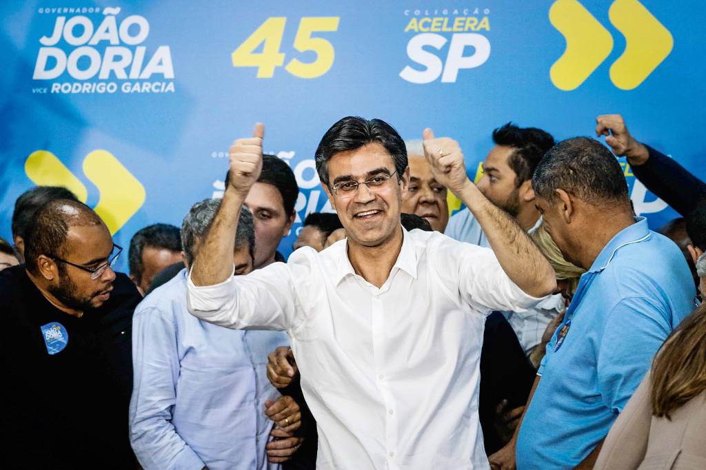 RODRIGO GARCIA Rodrigo Garcia posa para a câmera com número 45, do PSDB, ao fundo