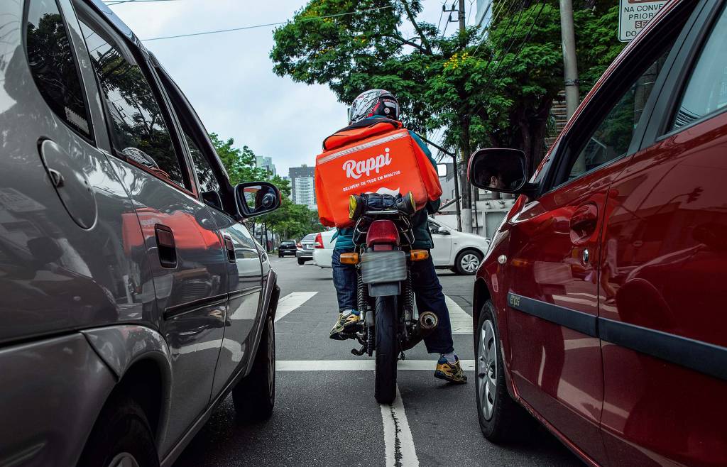 Aumento dos aplicativos de delivery causa transtornos em ruas da capital