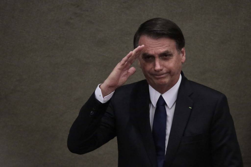 No Twitter, Bolsonaro manda recado a Caetano Veloso e Daniela Mercury