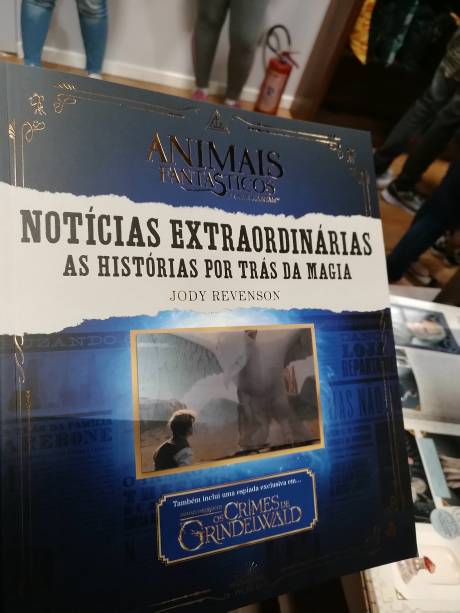 Livro com curiosidades do filme Animais Fantásticos e Onde Habitam, por 55 reais