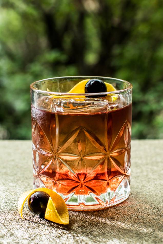 O coquetel old black fashioned 44