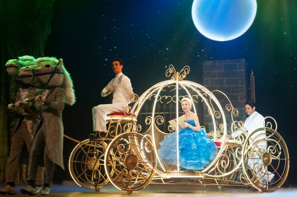 Cinderella 4D Cinderella 4D
