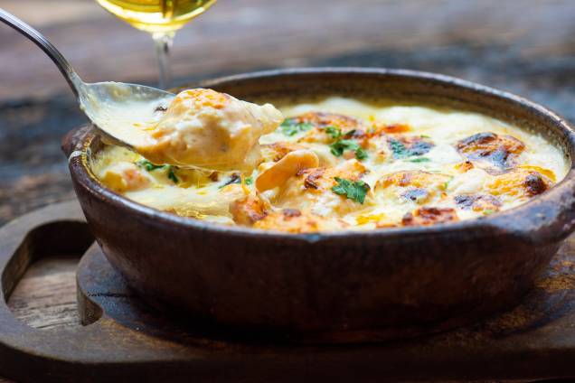 Prato de sucesso: conchiglie de camarão e queijos Prato de sucesso: conchiglie de camarão e queijos