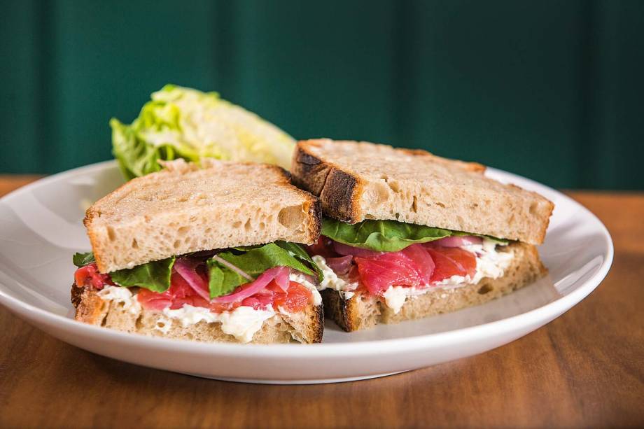 Sanduíche de gravlax de salmão Sanduíche de gravlax de salmão