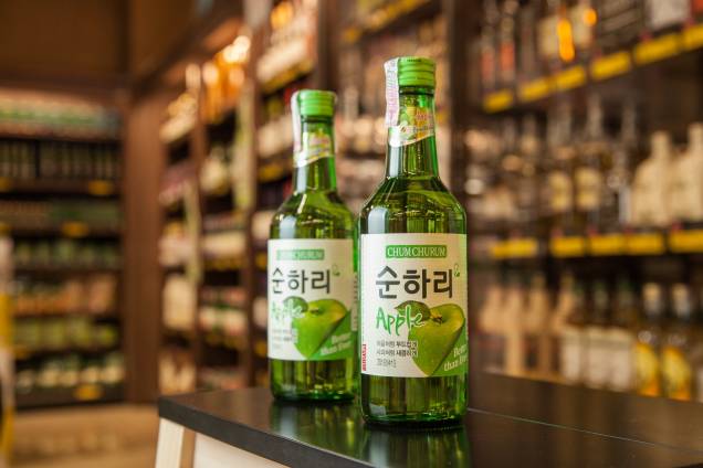 Soju: destilado misturado a essência de maçã (R$ 23,00) Soju: destilado misturado a essência de maçã (R$ 23,00)