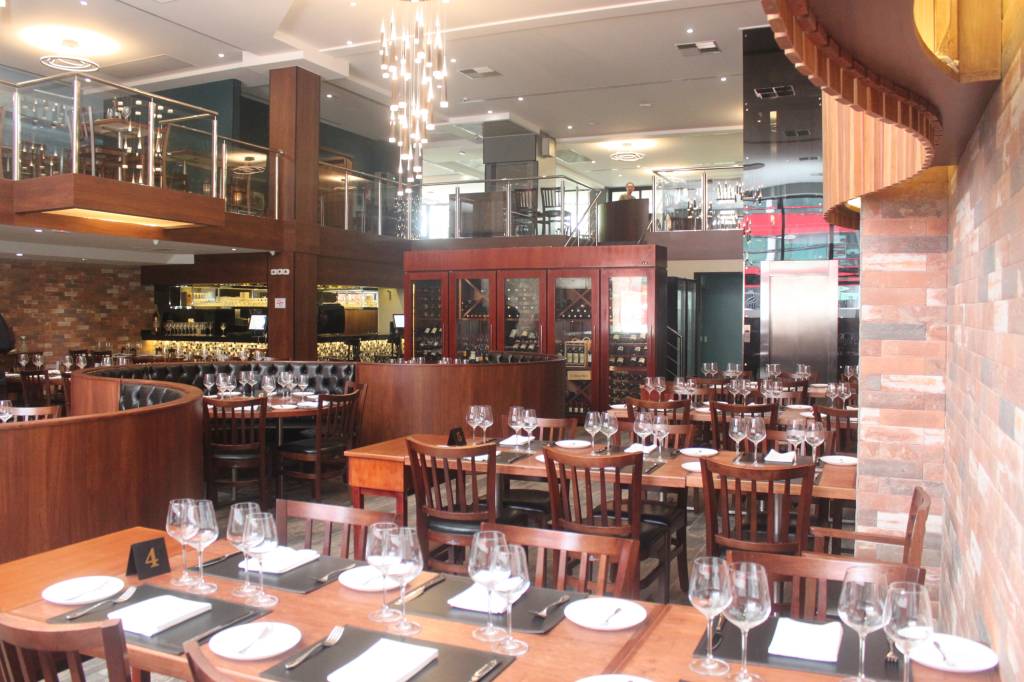 Com ambiente imponente, Marettimo tem cozinha variada na ZL; leia crítica